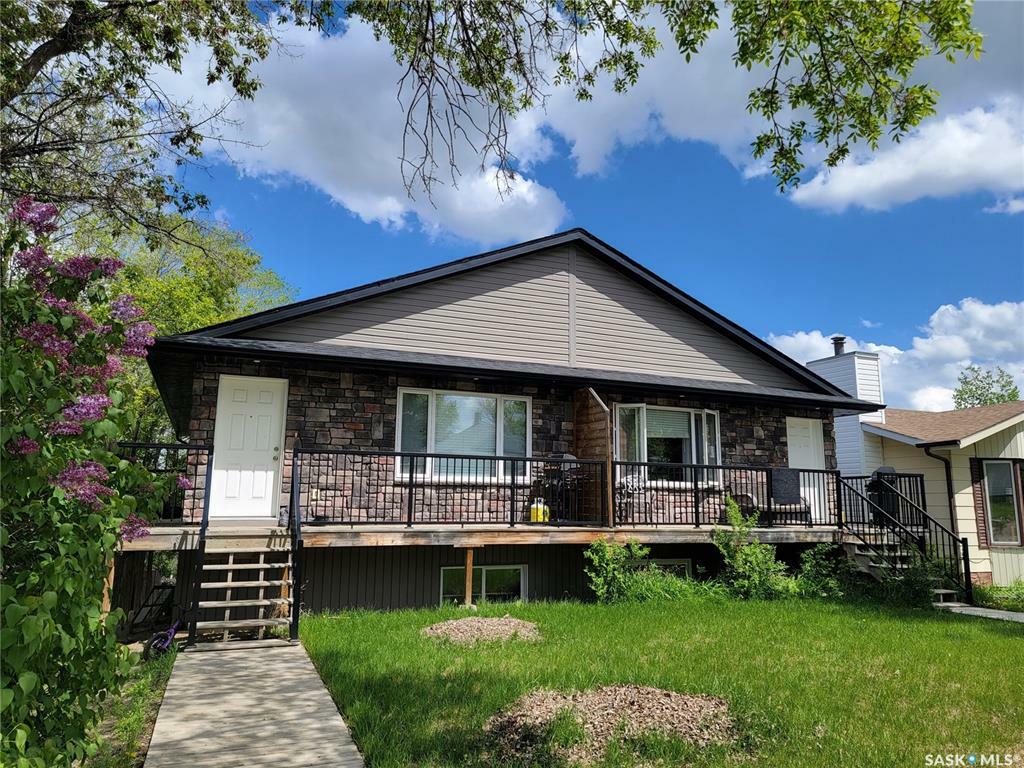 628 Saskatchewan Avenue A & B  Kerrobert SK S0L 1S0 photo