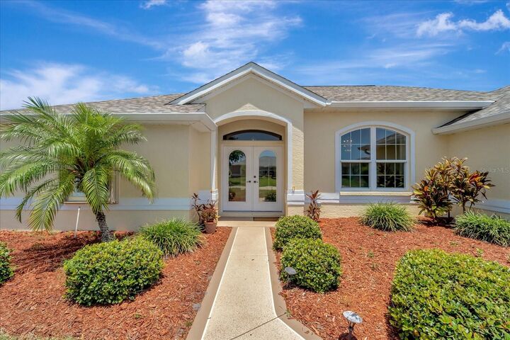 Property Photo: 5887 Cleveland Road FL 34293