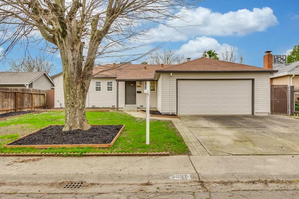 Property Photo: 2030 Mangrum CA 95822