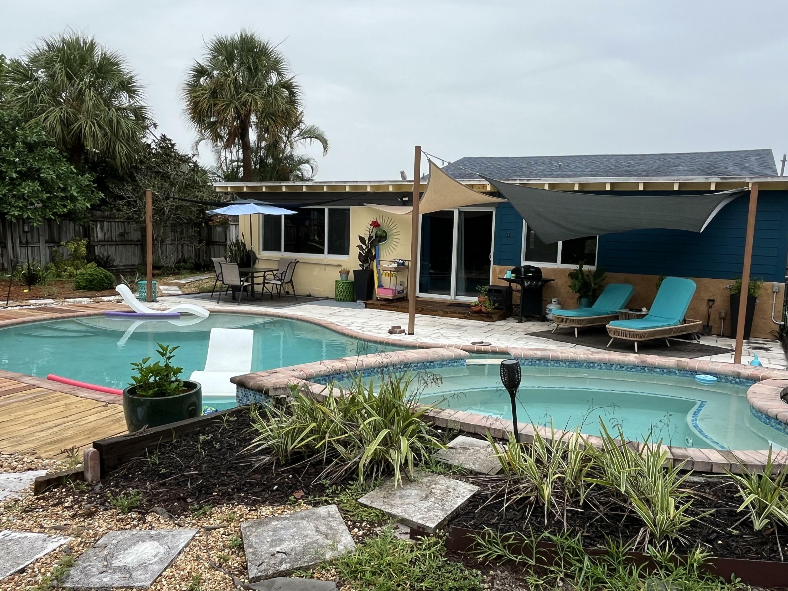 Property Photo:  262 NE 16th Street  FL 33444 