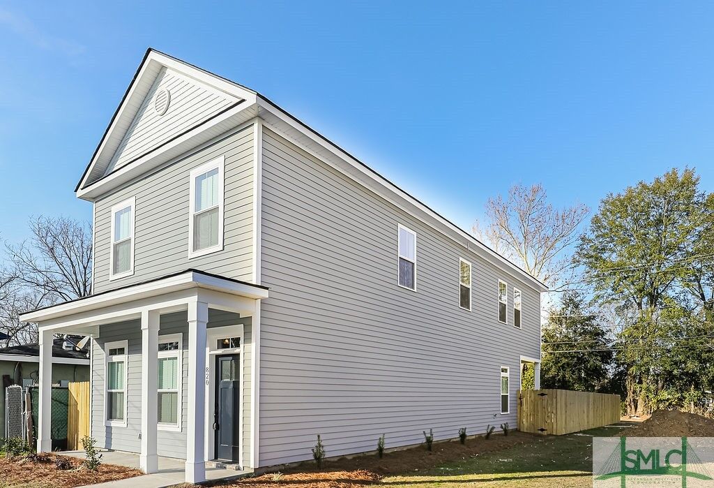 Property Photo:  820 E Bolton Street  GA 31401 