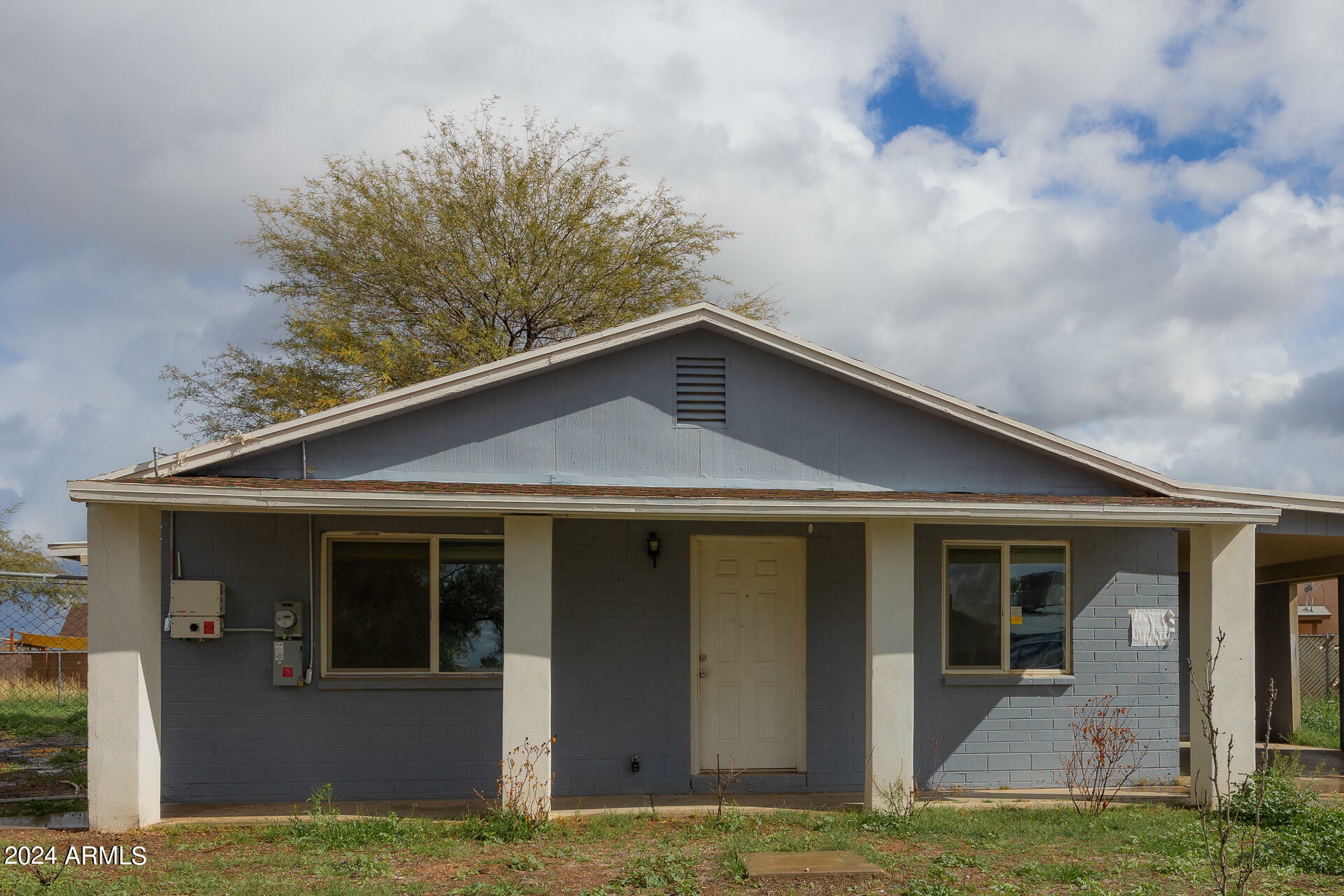 Property Photo: 102 W Jahns Place AZ 85122