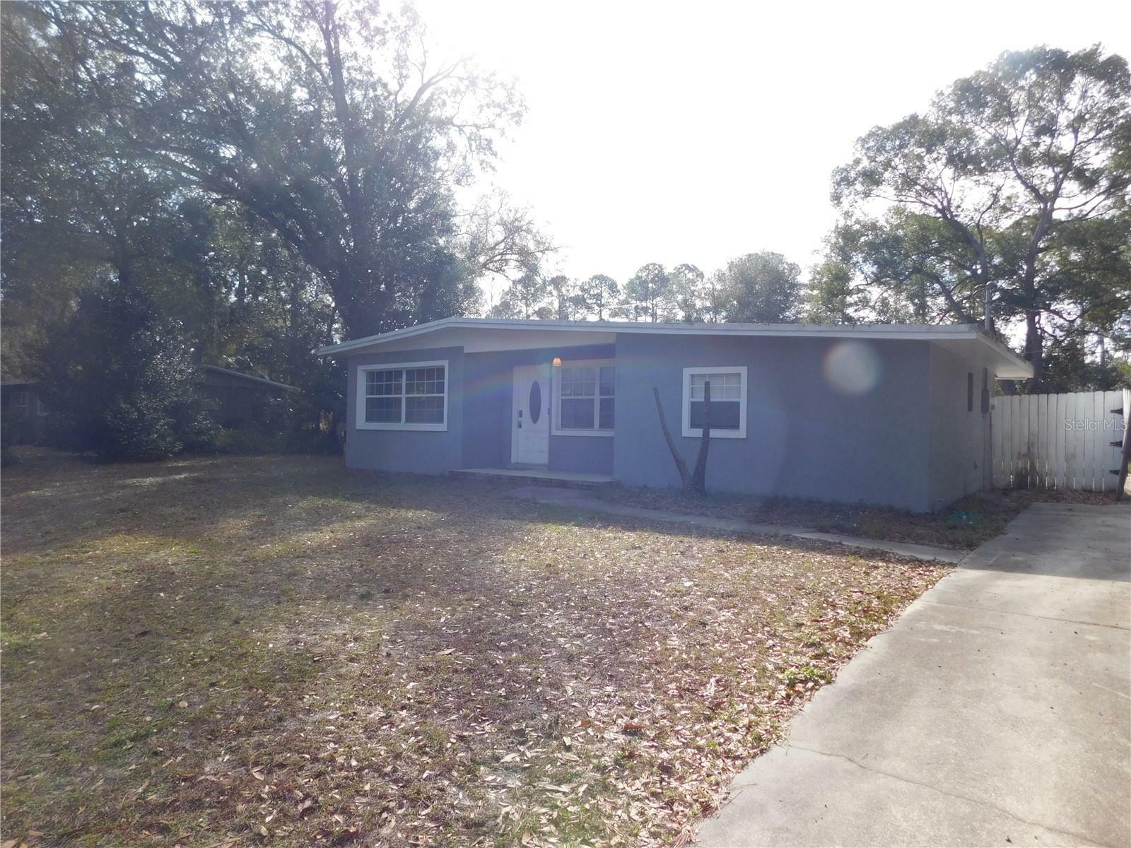 Property Photo:  1421 NE 17th Avenue  FL 32609 