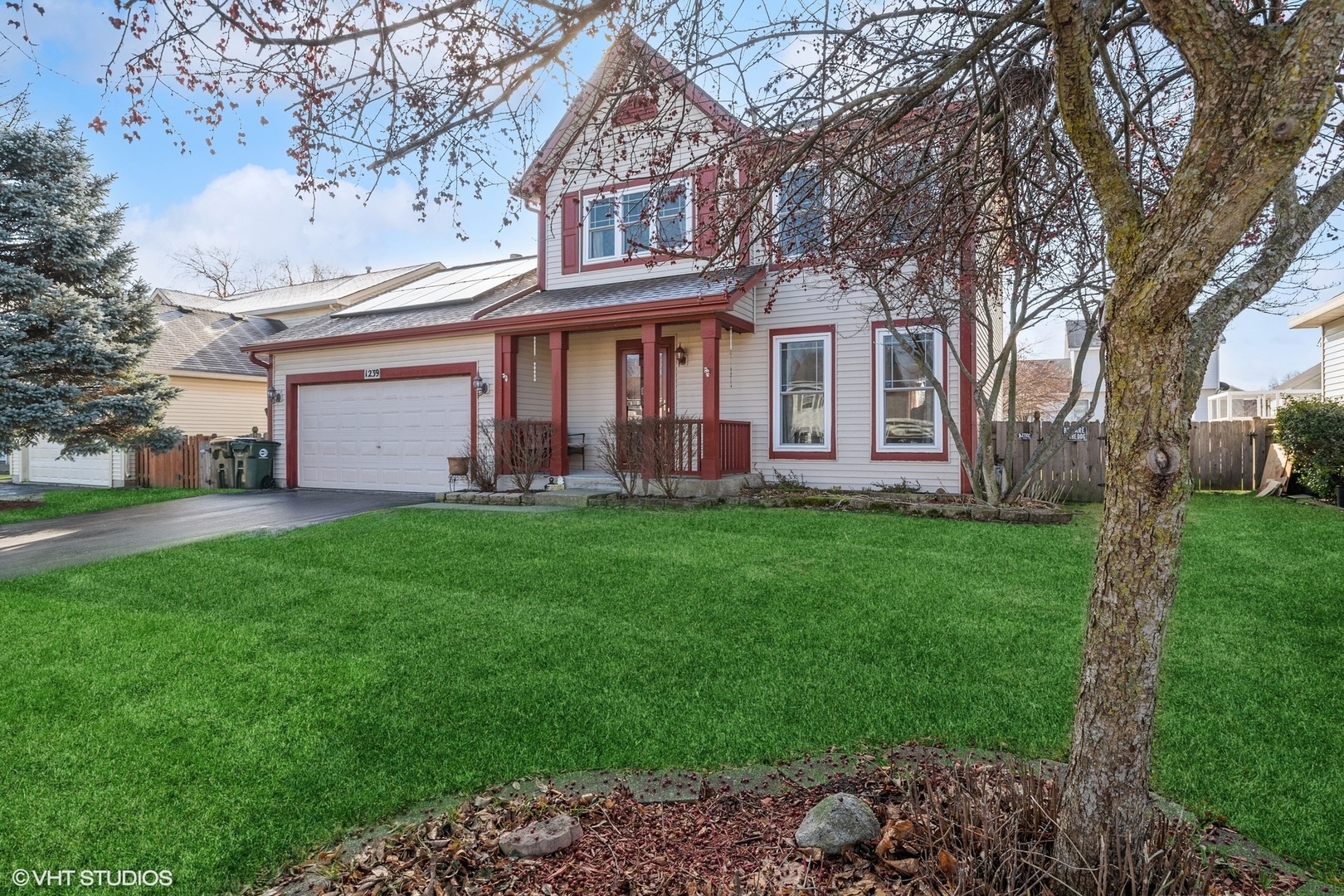 Property Photo:  1239 E Komar Lane  IL 60073 