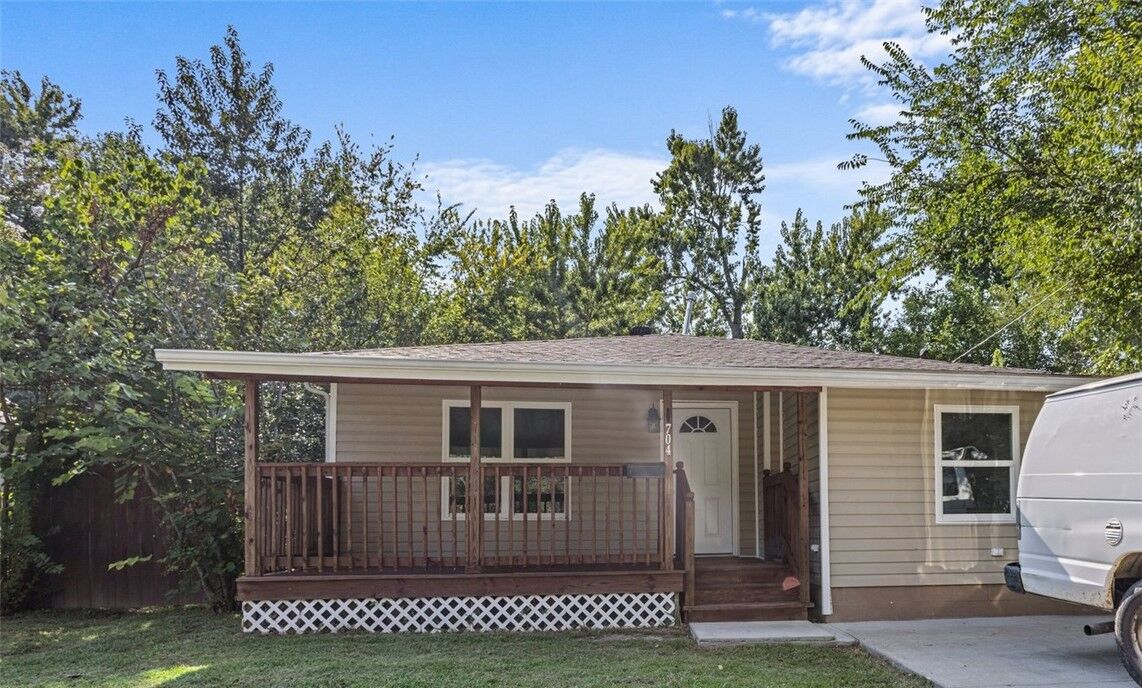 Property Photo:  704 Geneva Street  AR 72762 