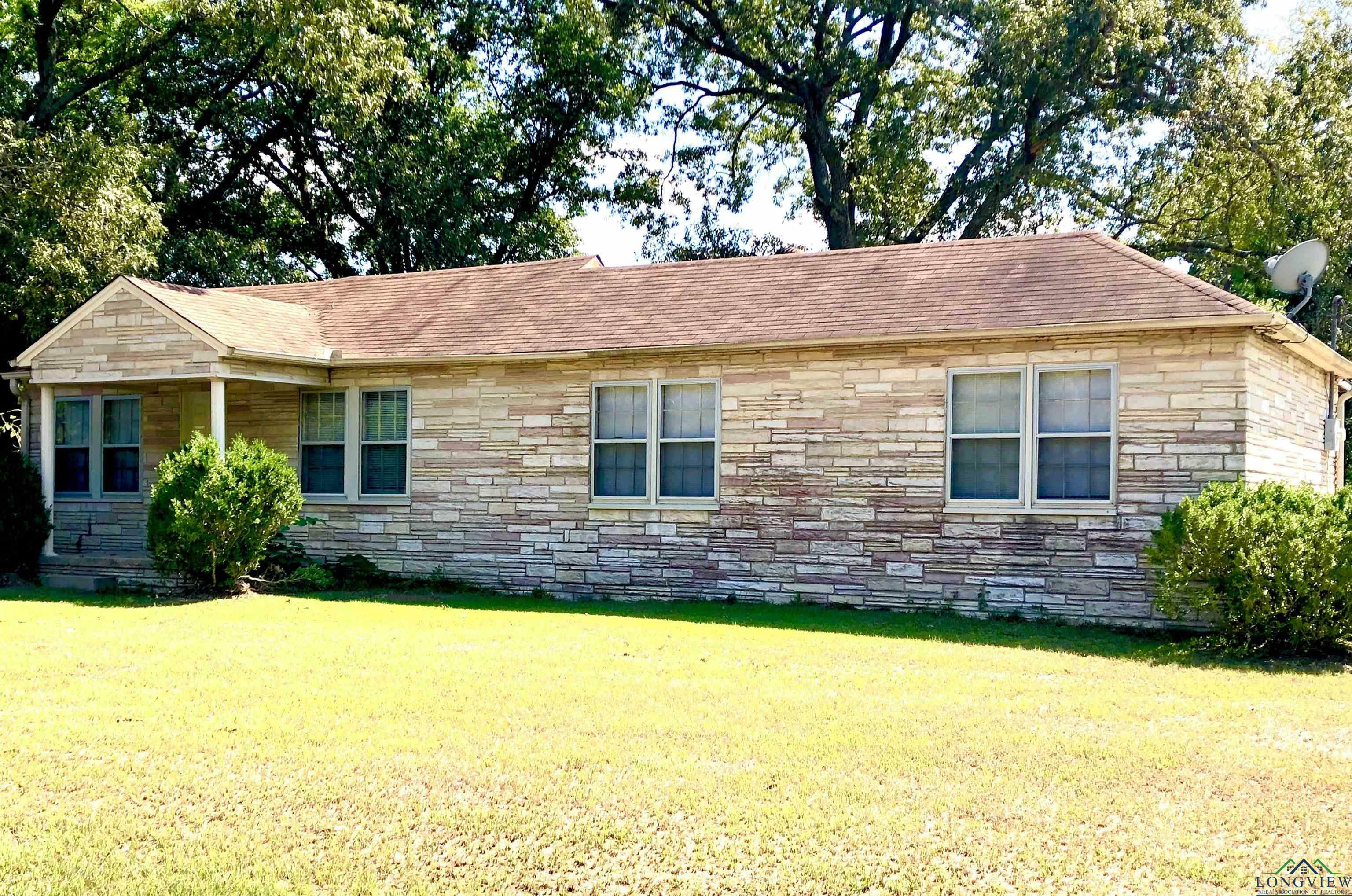 1035 N Hill St  Tatum TX 75691 photo