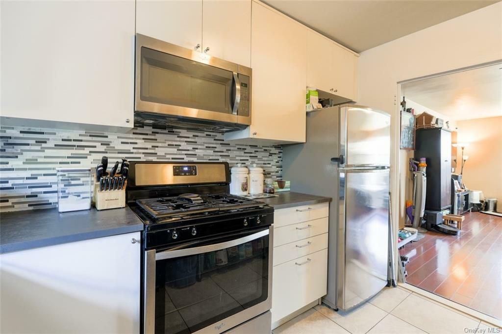 Property Photo:  11 Westview Avenue 23-1  NY 10603 