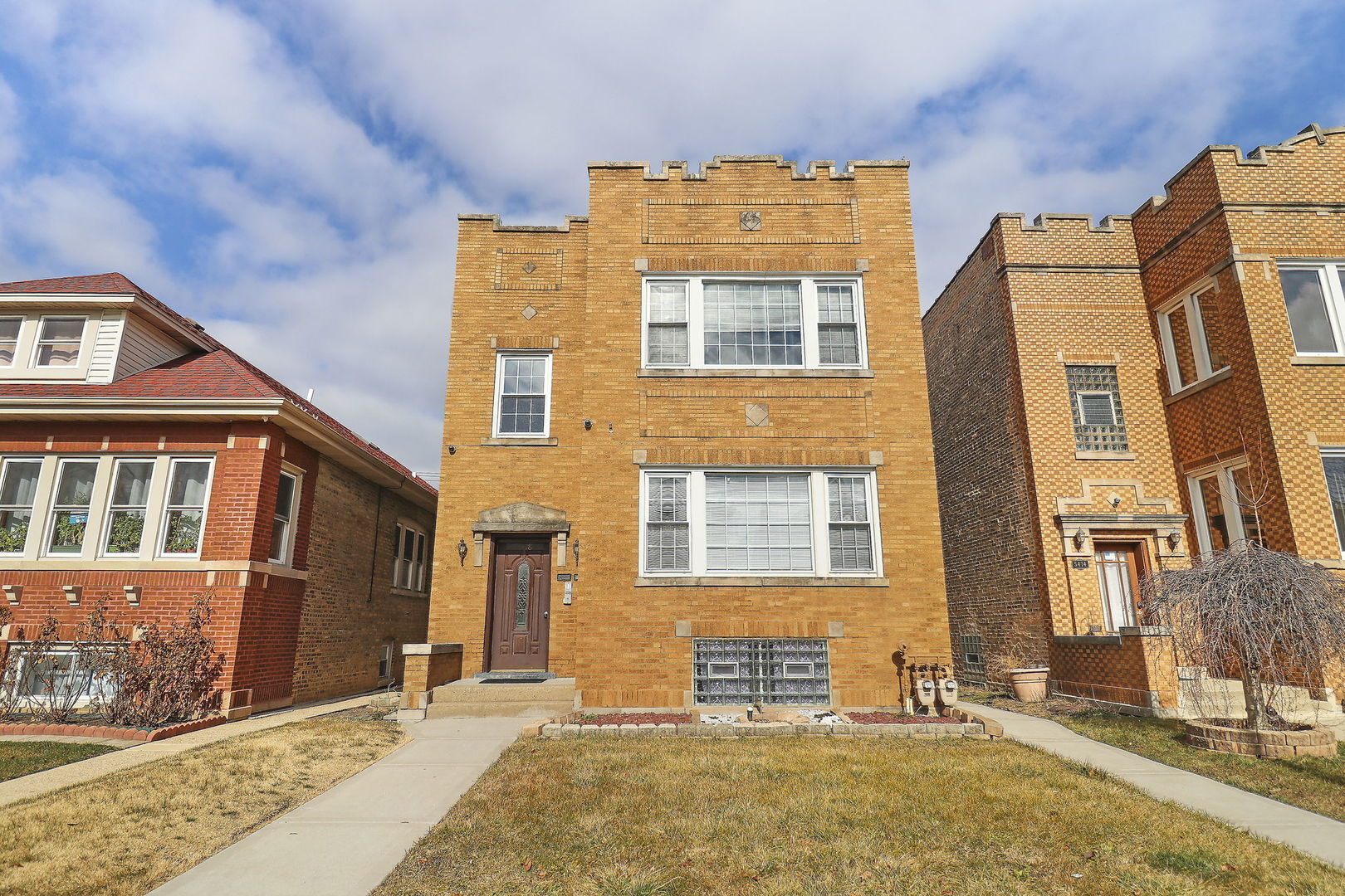 Property Photo: 5418 W Melrose Street IL 60641