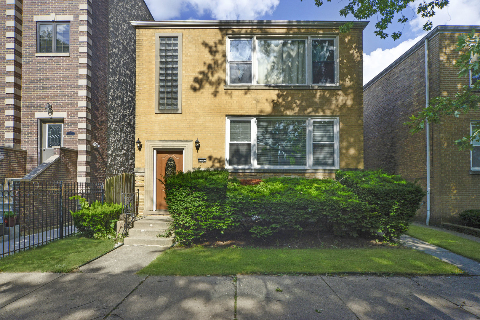 Property Photo: 6205 N Washtenaw Avenue 1 IL 60659