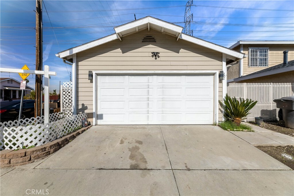 Property Photo:  201 Orleans Way  CA 90805 