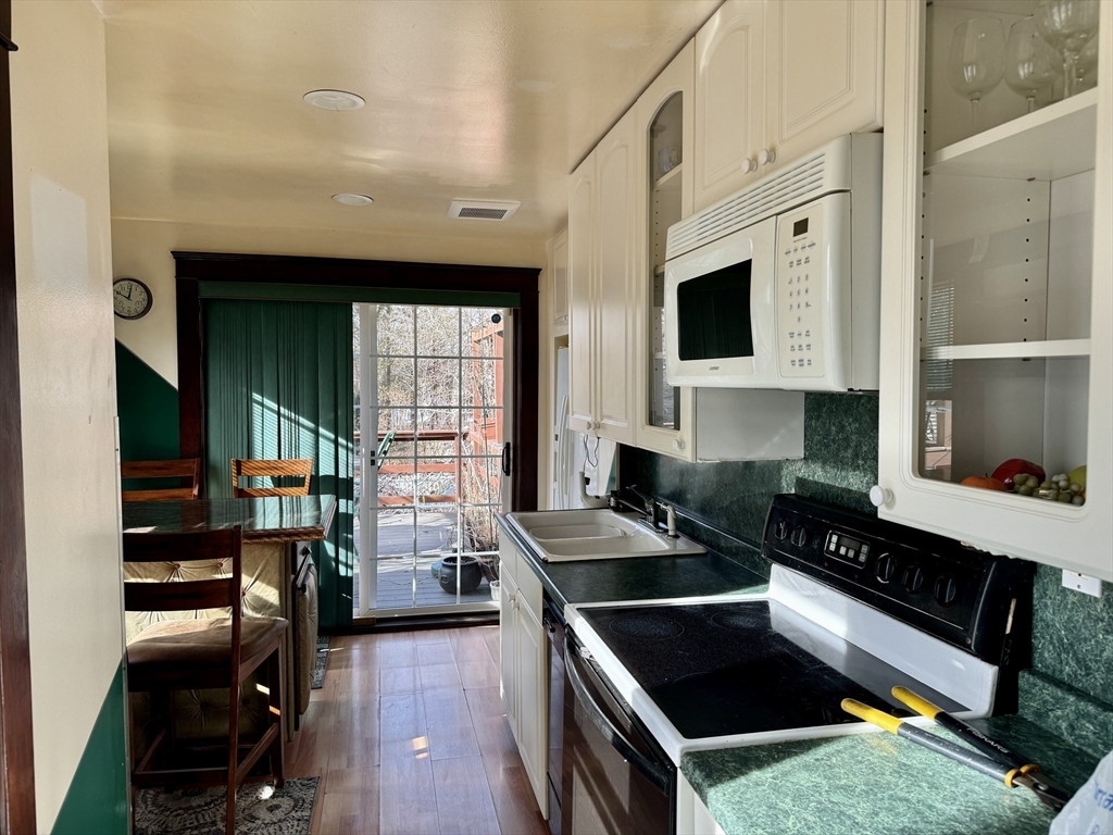 Property Photo:  66 Fifth Ave  MA 01607 