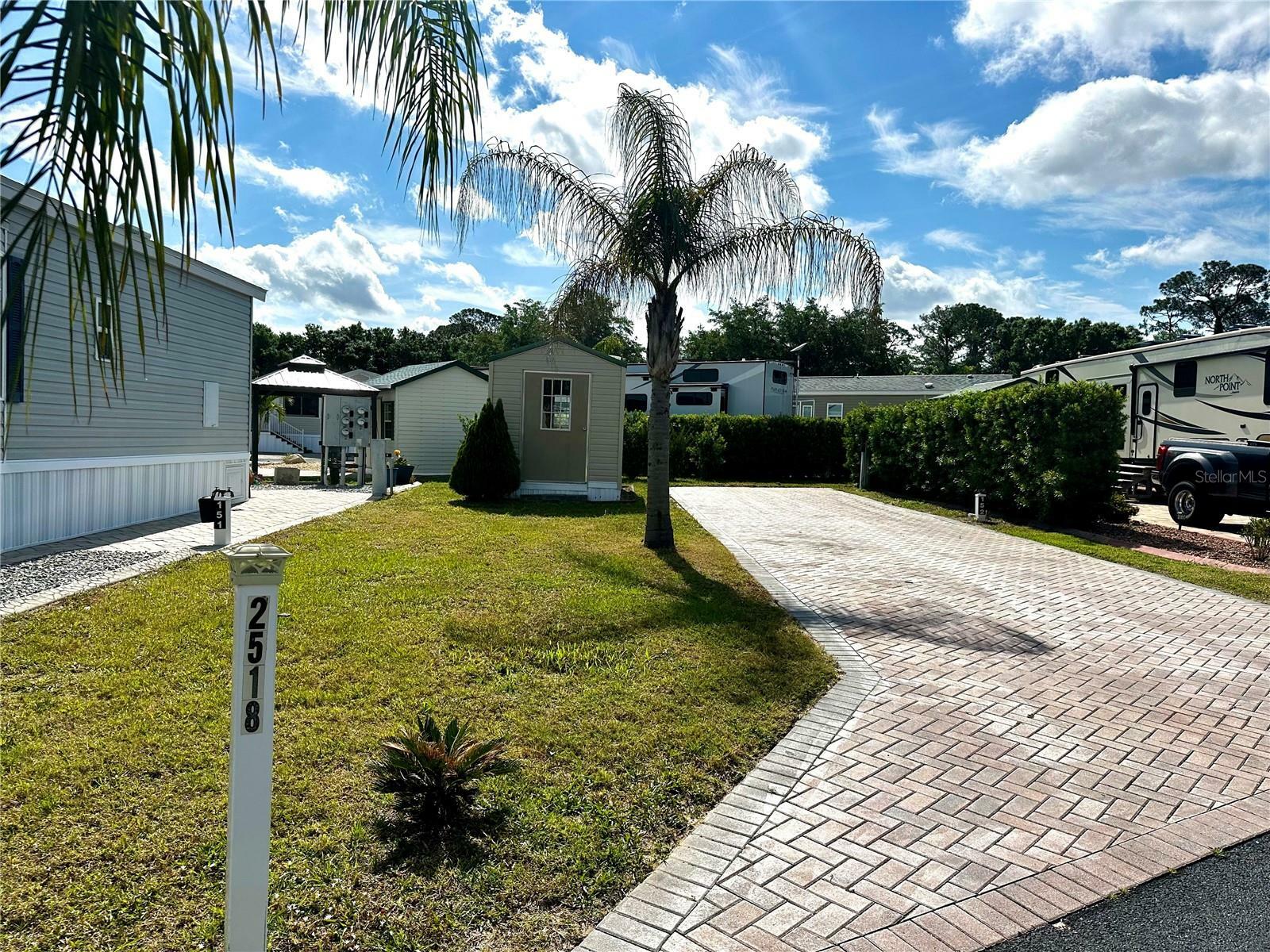 Property Photo:  2518 Lemonwood Avenue  FL 34714 