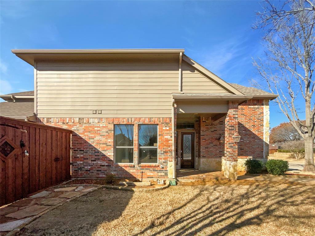 Property Photo:  101 Stamford Drive  TX 75065 