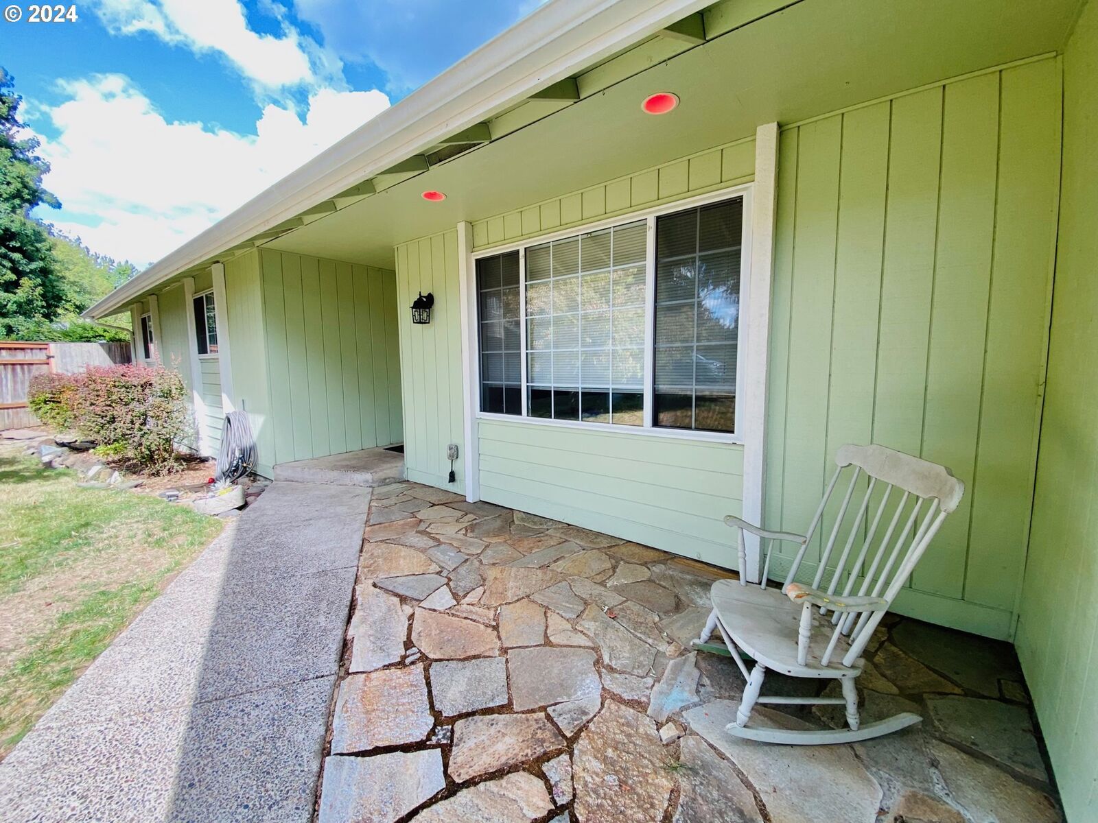 Property Photo:  545 67th St  OR 97478 