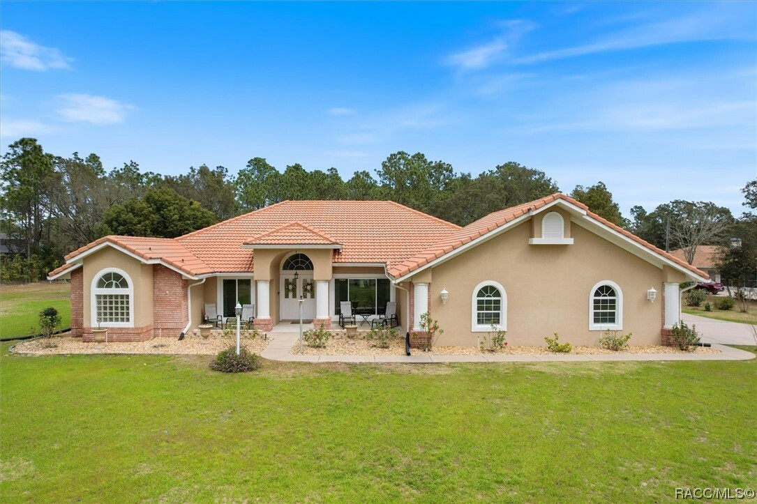 Property Photo:  5909 N Oakmont Drive  FL 34465 