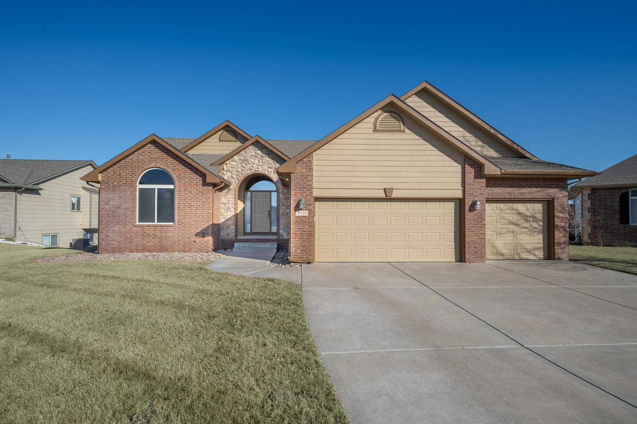 Property Photo:  3910 N Lake Ridge  KS 67205 