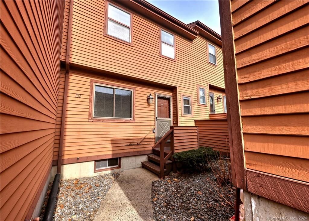 Property Photo:  102 Cedar Knolls Drive 102  CT 06405 