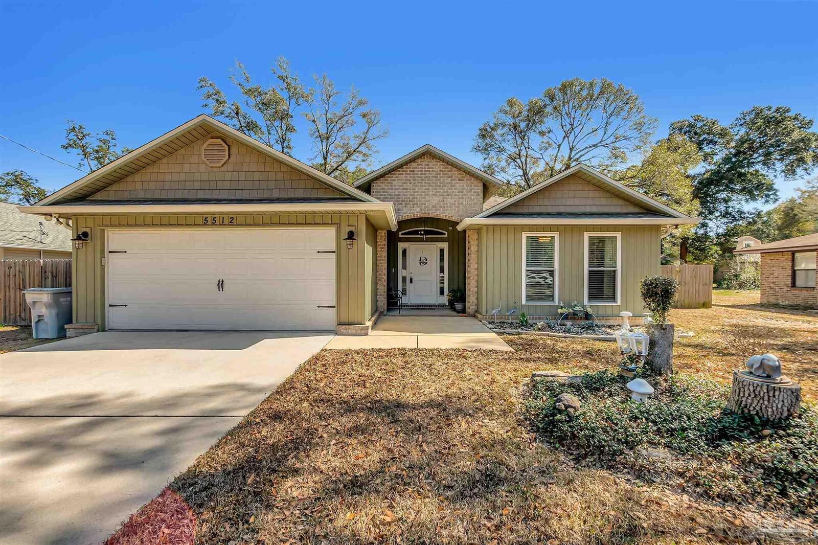 Property Photo:  5512 Chipper Ln  FL 32571 