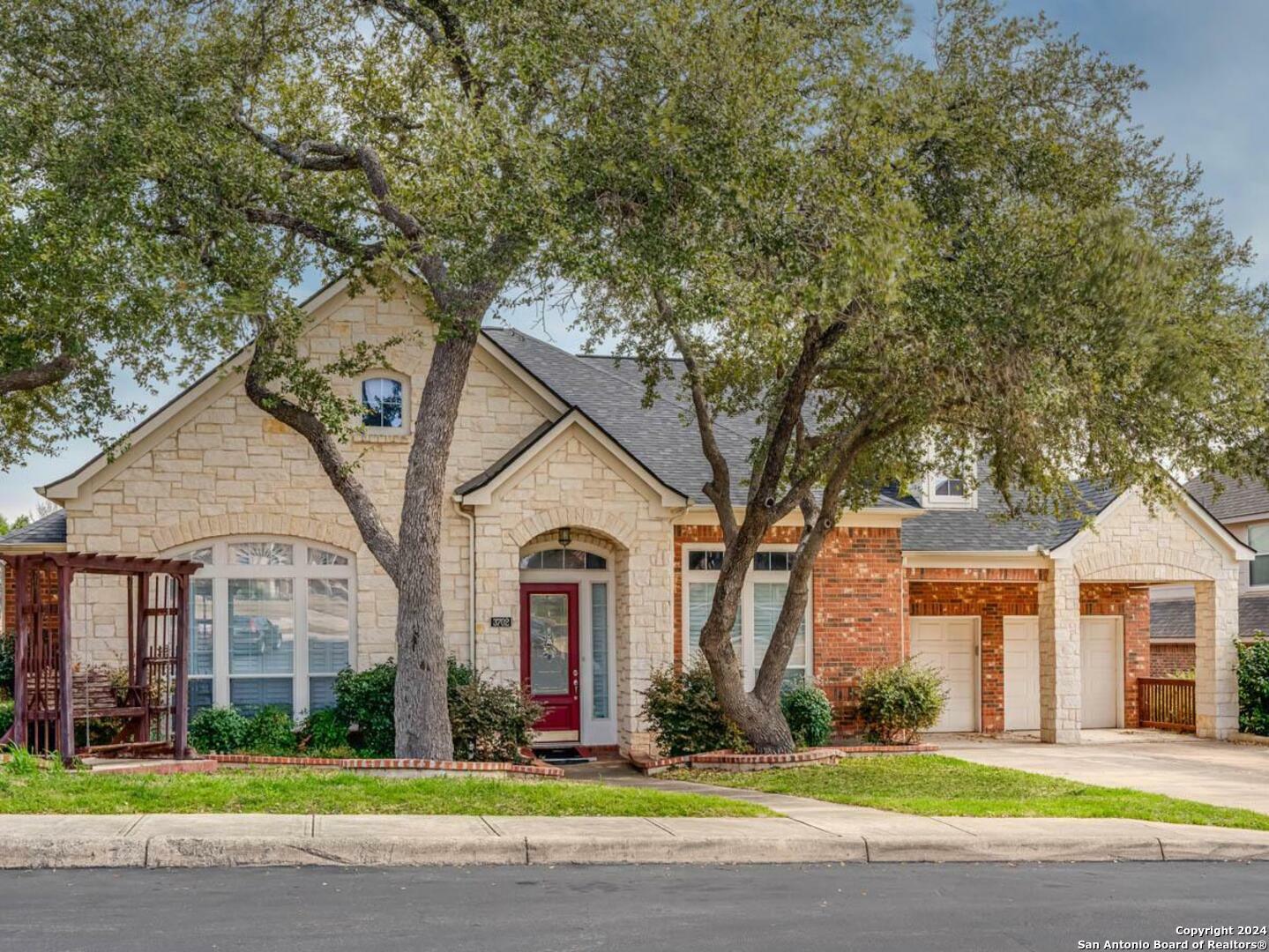 Property Photo: 3702 Blackstone Run TX 78259