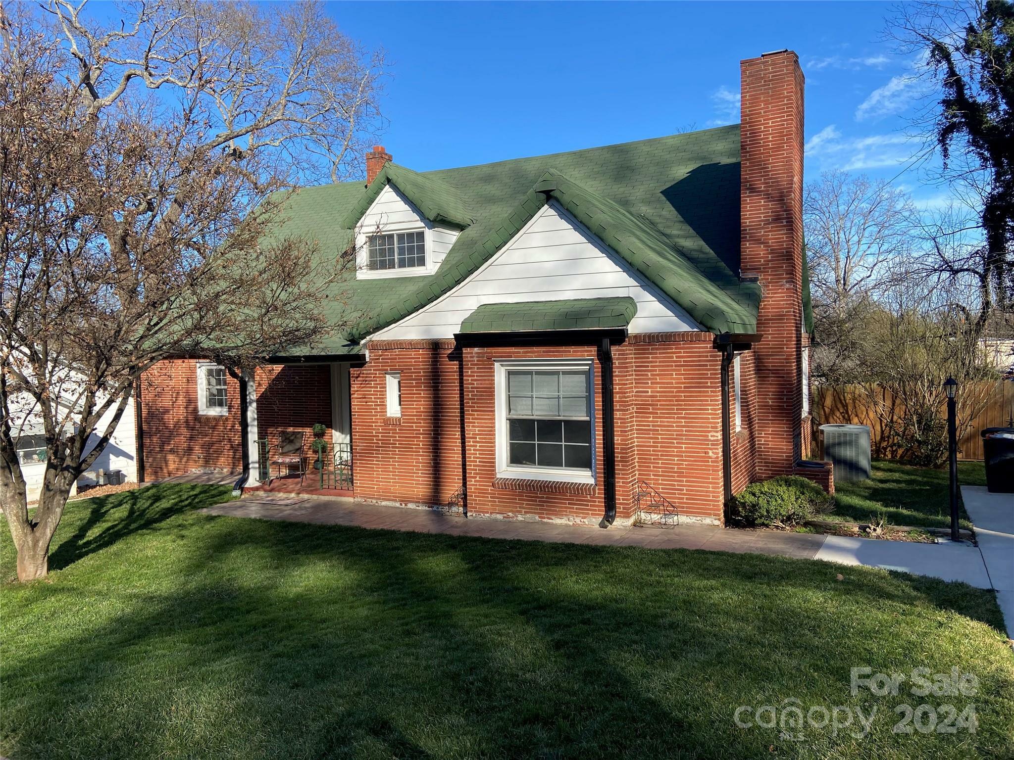 Property Photo:  103 Edgewood Avenue  NC 28655 