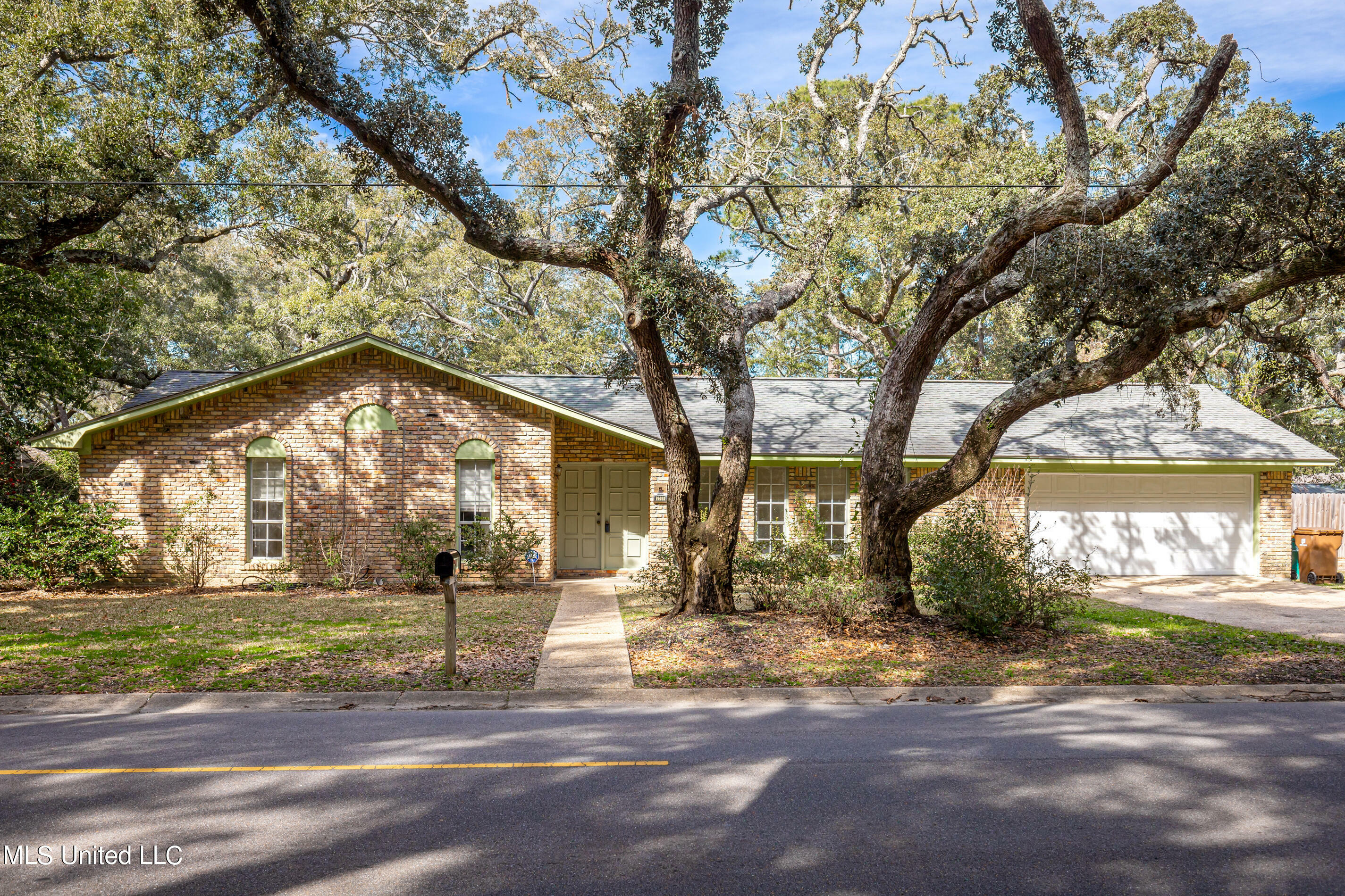 Property Photo:  2568 Old Bay Road  MS 39531 