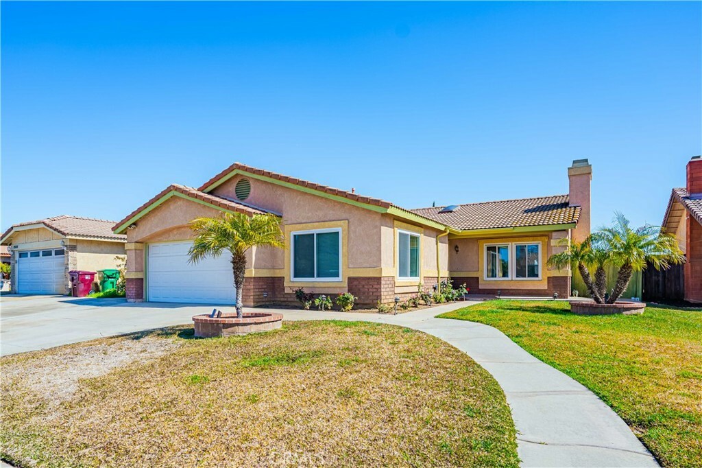 Property Photo:  12840 Sunnyglen Drive  CA 92553 