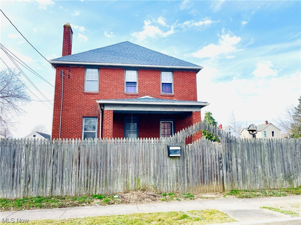 Property Photo:  1401 Covert Street  WV 26101 