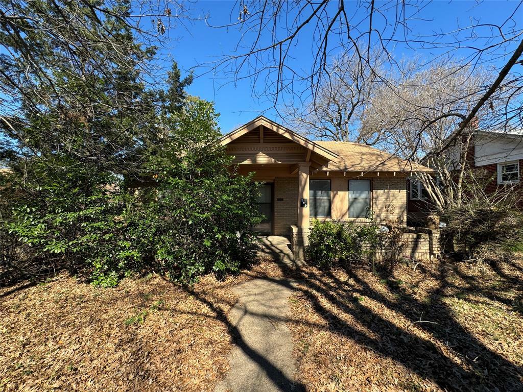 Property Photo: 729 Winston Street TX 75208