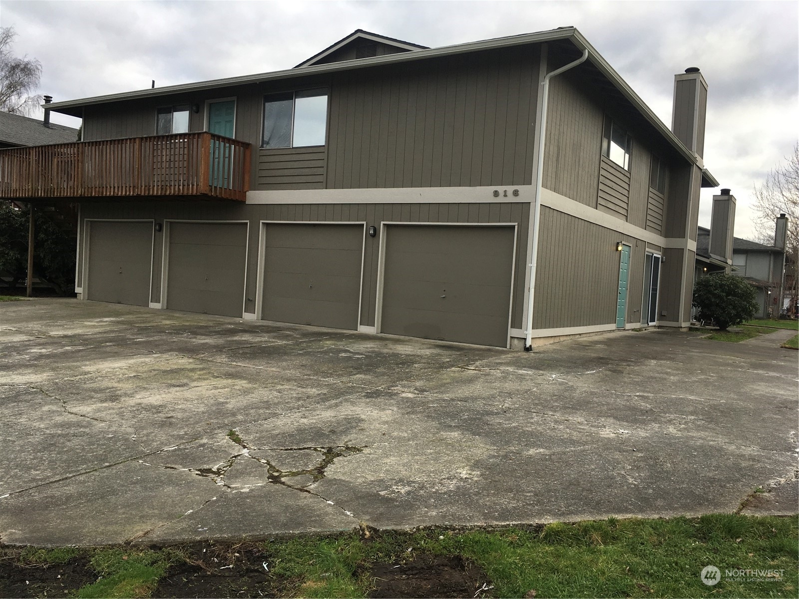 Property Photo: 916 31st Street NE WA 98002