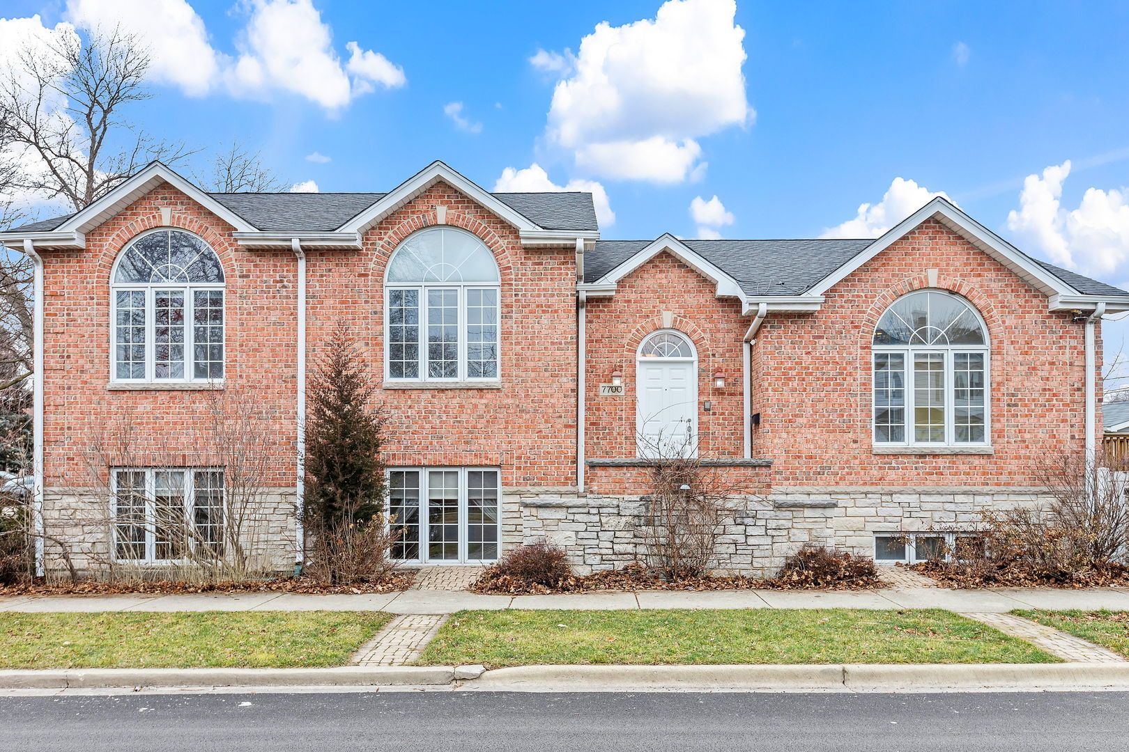 Property Photo:  7700 W Farragut Avenue  IL 60656 