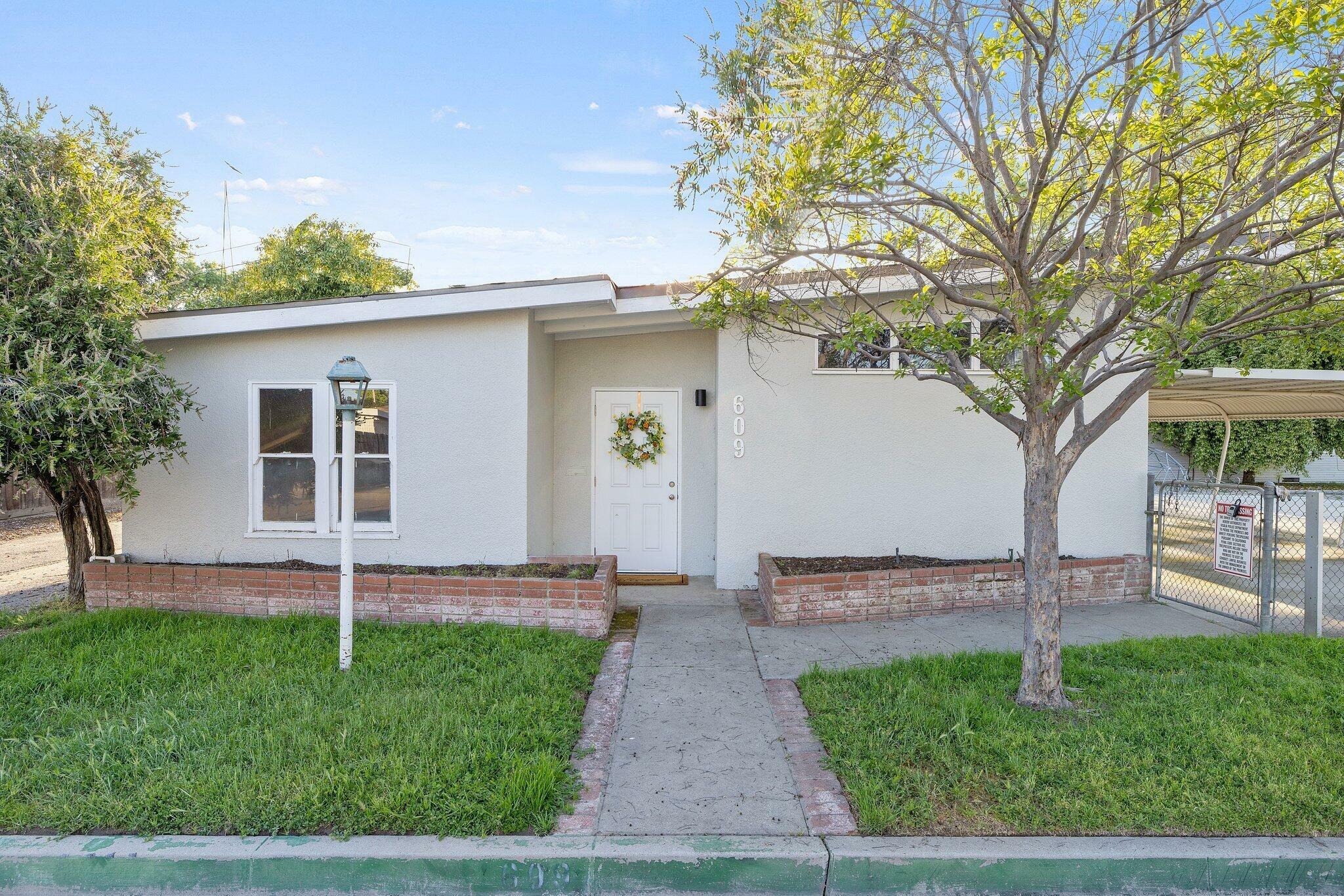 Property Photo:  609 S Jacob Street  CA 93277 