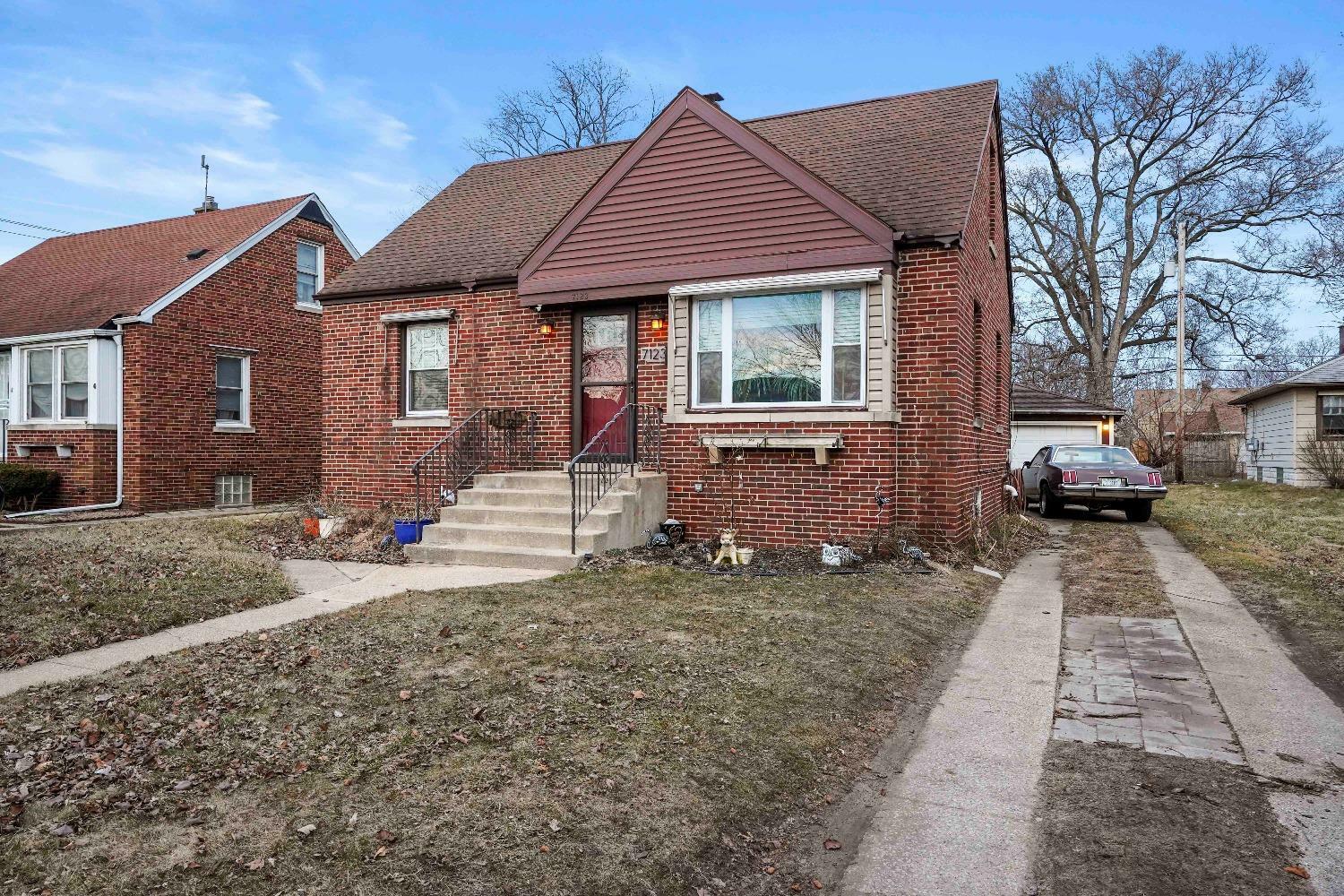 Property Photo:  7123 Maplewood Avenue  IN 46324 