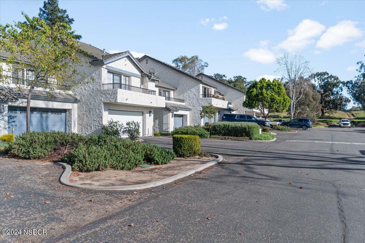 Property Photo:  560 Parkview N  CA 93455 