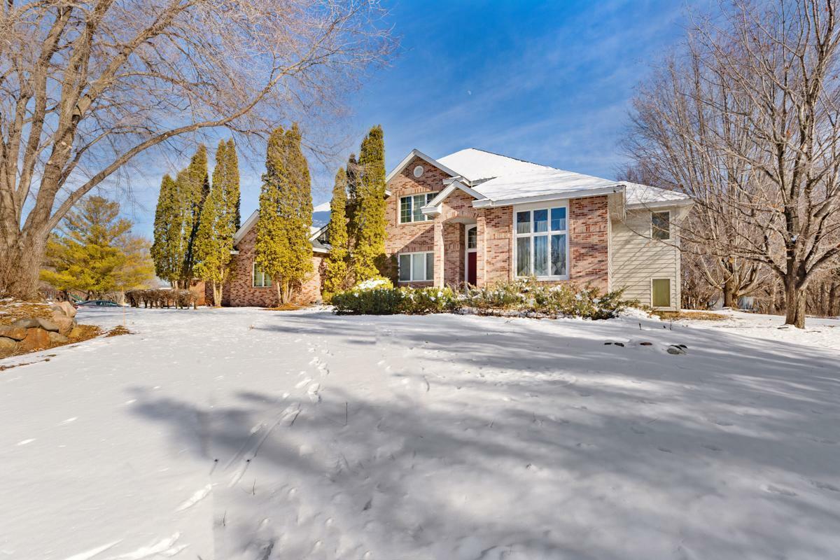 Property Photo: 2706 Meadowrose Boulevard MN 56301
