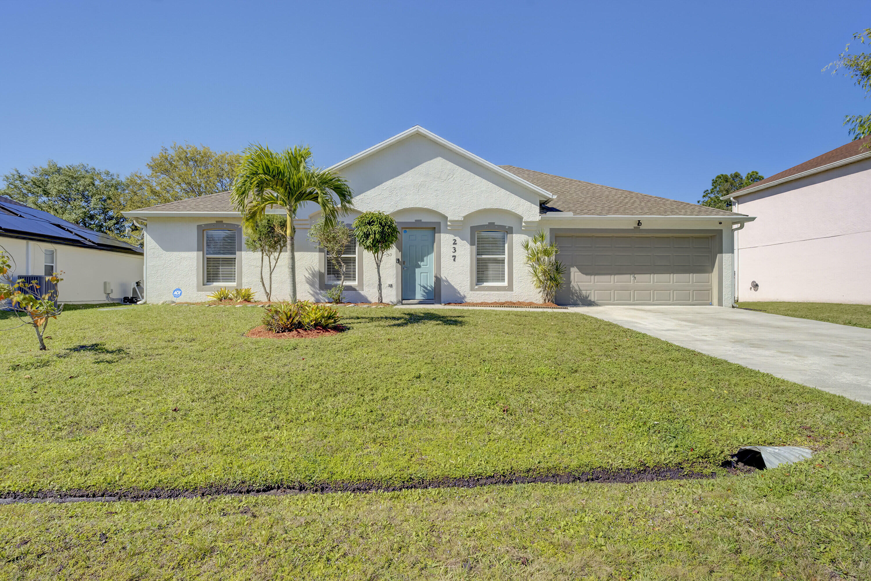 Property Photo:  237 SW Holden Terrace  FL 34984 