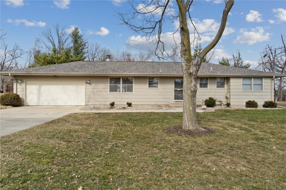 Property Photo:  4440 Deer View Road  IA 52411 