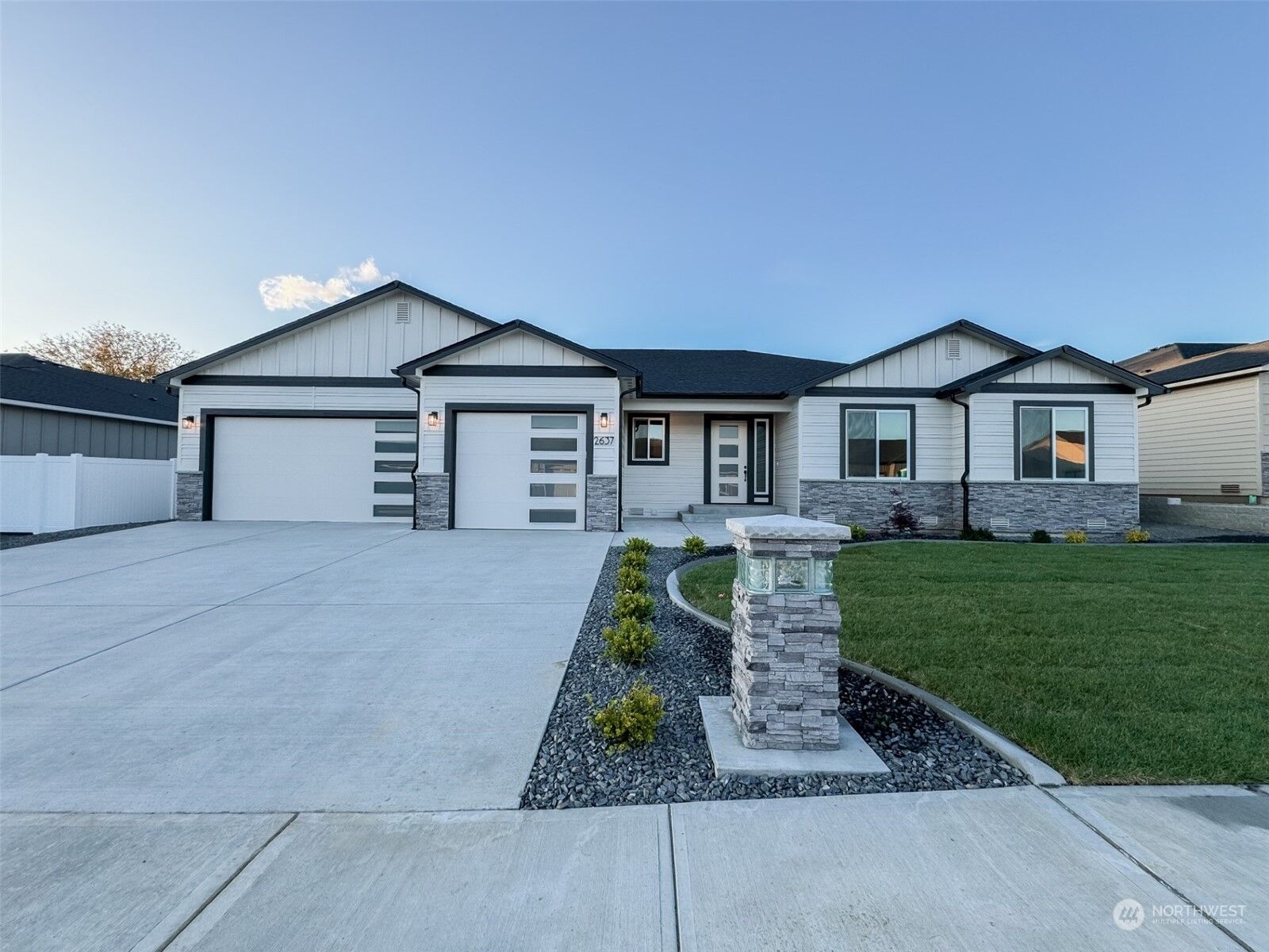 Property Photo: 2637 Patriot Way SE WA 98802