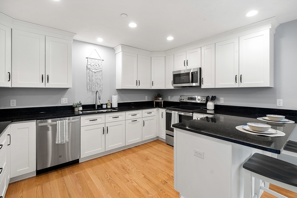 Property Photo: 168 Lowell St 4 (27) MA 01887