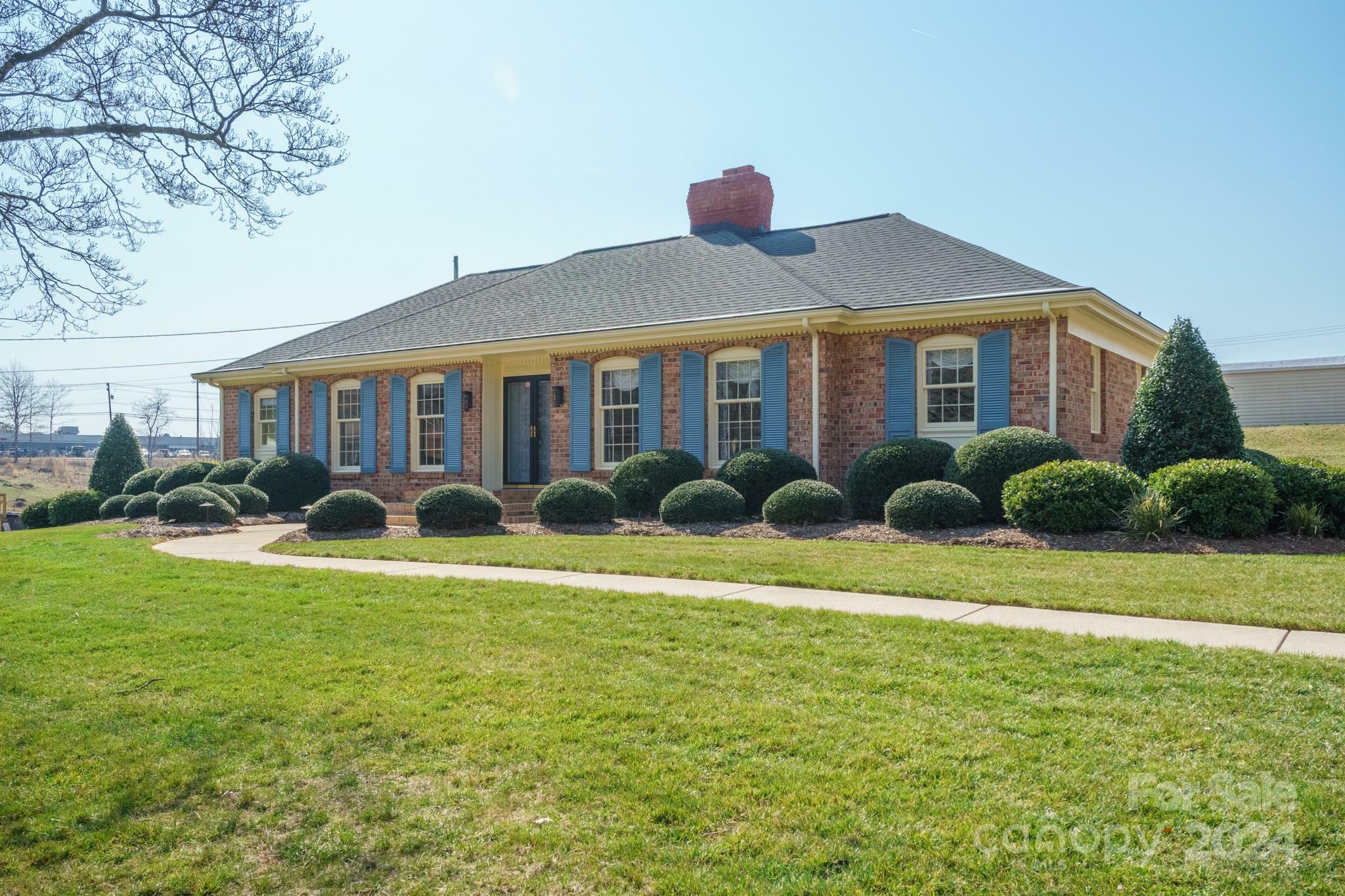 Property Photo:  1020 E 23rd Street  NC 28658 