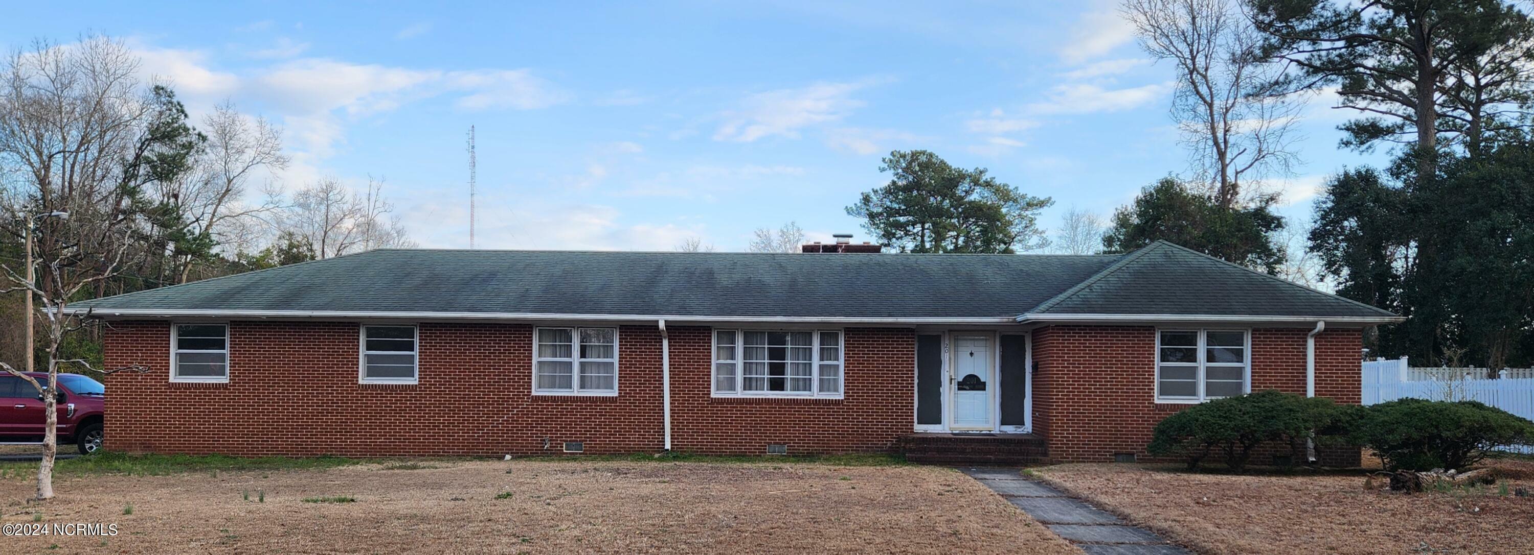 Property Photo:  201 Brentwood Avenue  NC 28540 