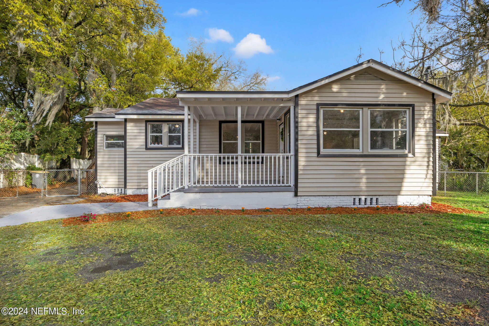 Property Photo:  7087 Wakefield Avenue  FL 32208 