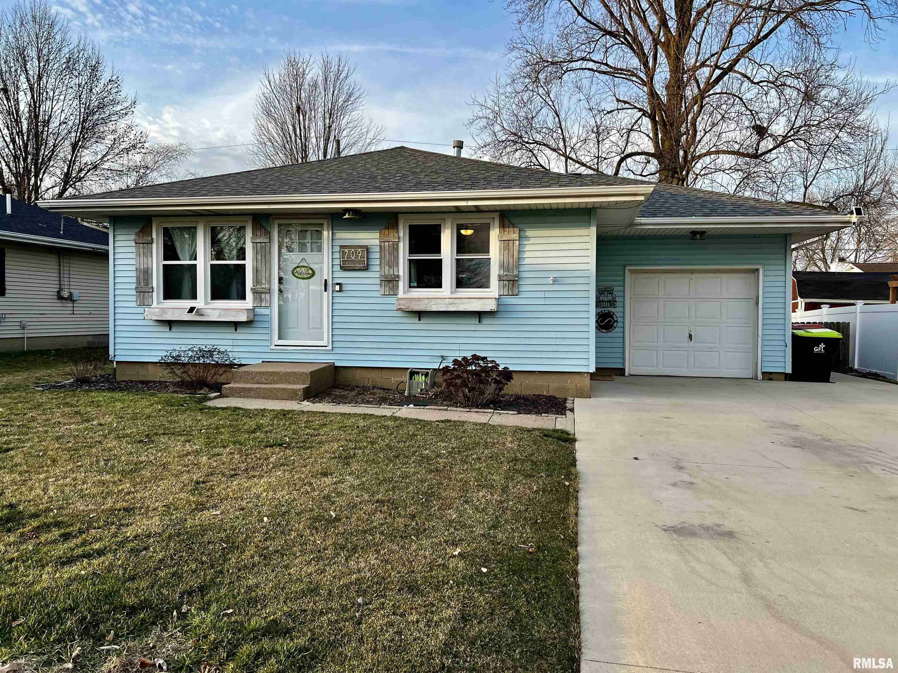 Property Photo:  709 E South Street  IL 61568 