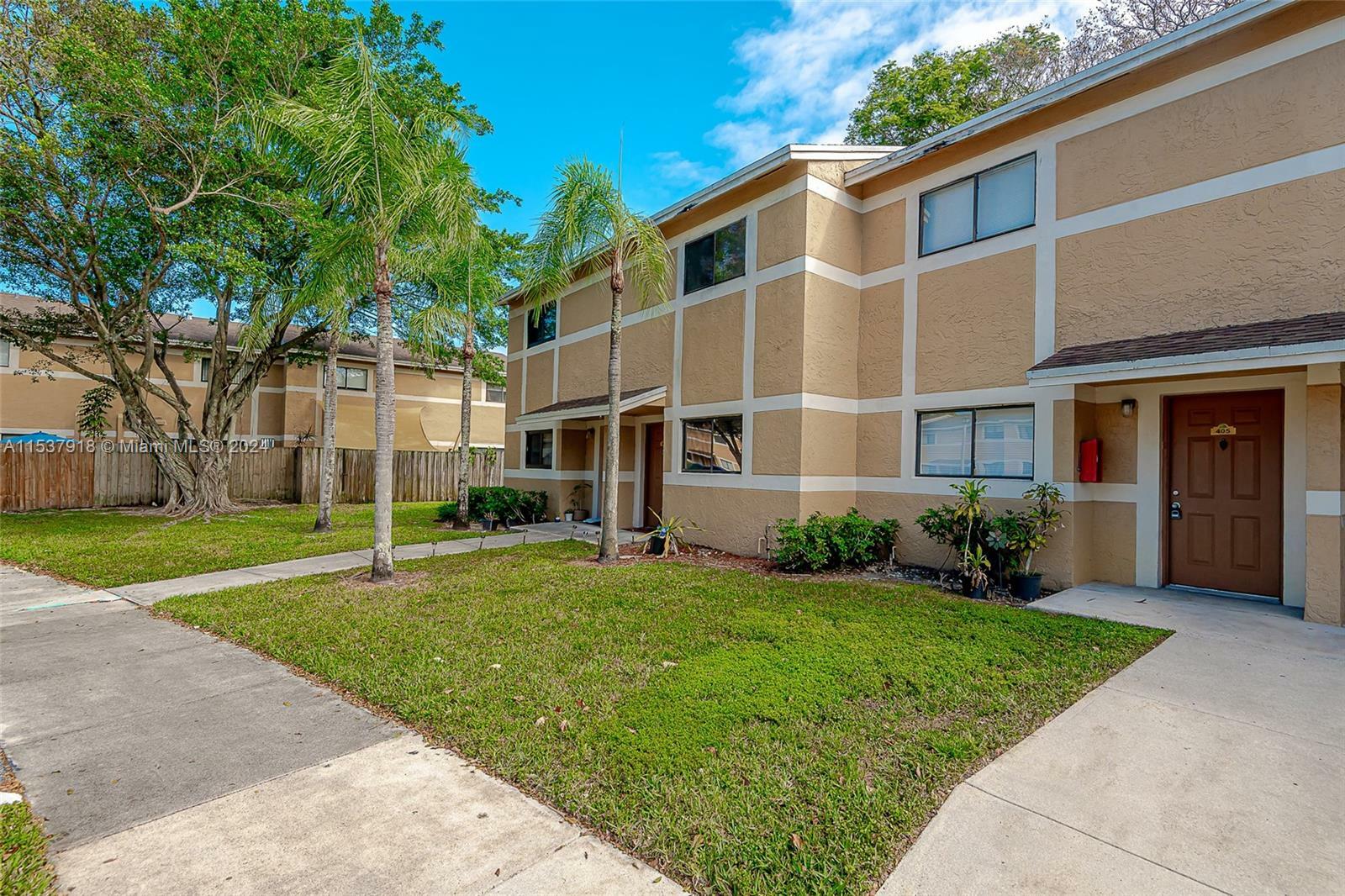 405 E Palm Cir E 405  Pembroke Pines FL 33025 photo