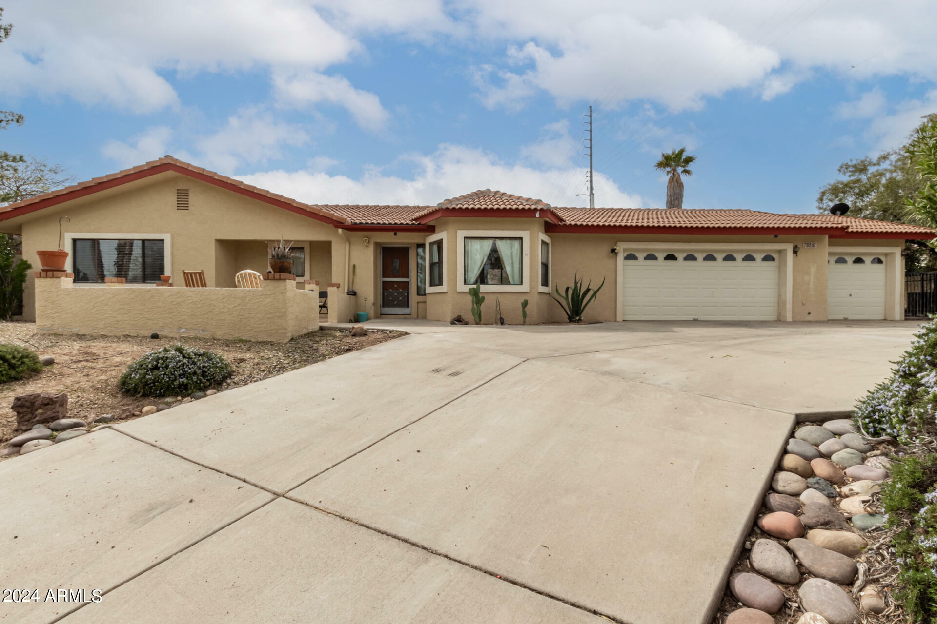 Property Photo:  785 W Santa Fe Drive  AZ 85390 