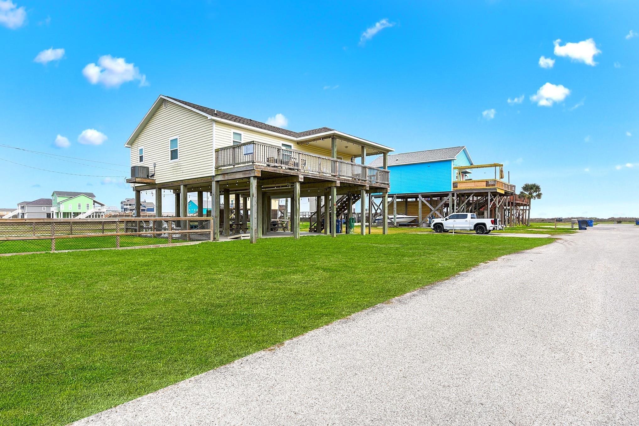 Property Photo: 126 Nesmith Place TX 77541