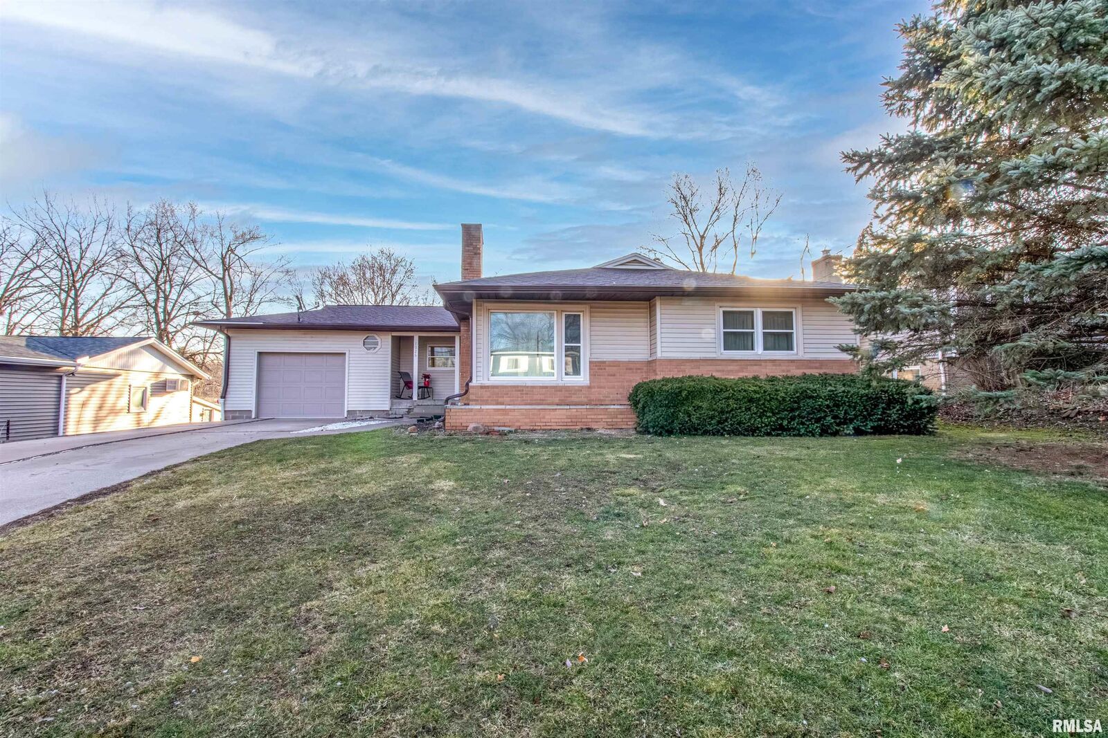 Property Photo:  1926 San Jose Court  IA 52722 