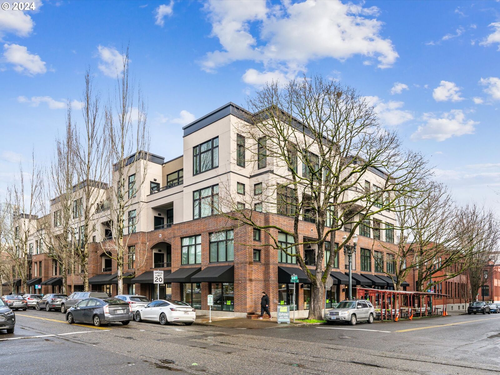 Property Photo: 618 NW 12th Ave 315 OR 97209