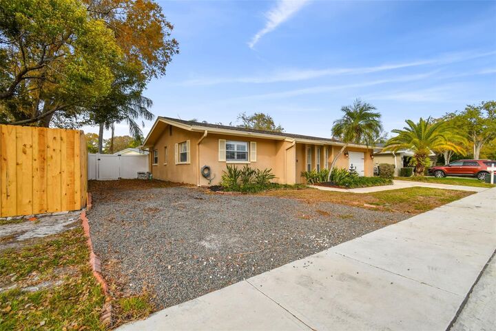 Property Photo:  1802 Buttonwood Drive  FL 34677 