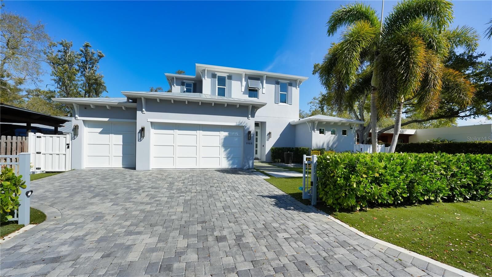 Property Photo:  1905 Goldenrod Street  FL 34239 