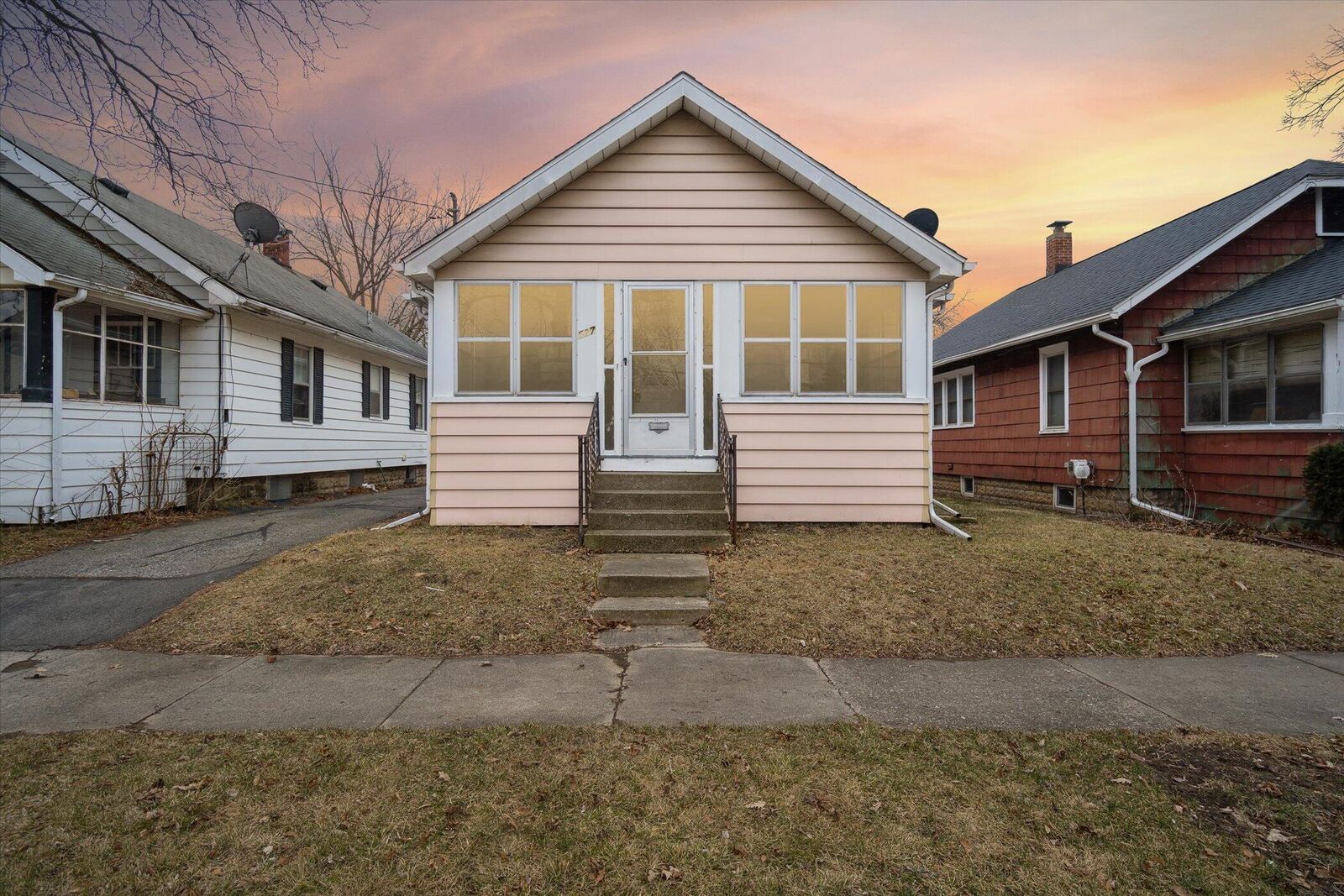Property Photo:  527 St Clair Ave Avenue  MI 49202 